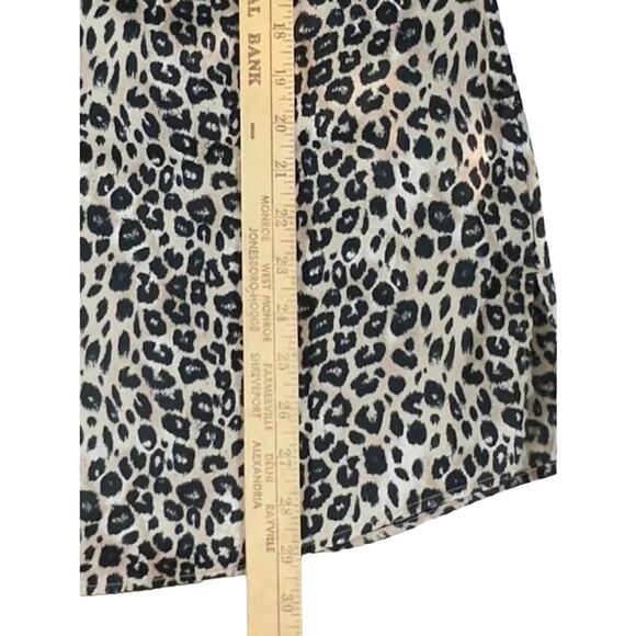 Chicos Wrinkle Resistant Button Up Size 2 or Large  Roll Tab Sleeves Leopard - Picture 7 of 9